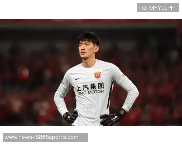 海港为颜骏凌徐新颁发纪念球衣王燊超荣获中超单轮最佳称号 海港为颜骏凌徐新颁发纪念球衣王燊超荣获中超单轮最佳称号