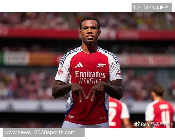 阿森纳前场定位球险情加布里埃尔头球击中横梁赖斯补射被挡